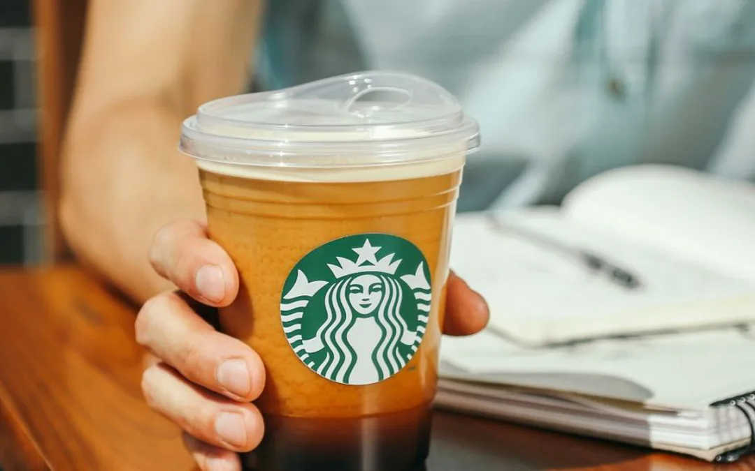 Starbucks, en busca de alternativas a los vasos de plástico
